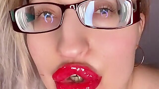 Story why I do not wear my new thick big eyeglasses.MP4