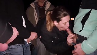 il fait sucer des bites a sa femme tout en la baisant